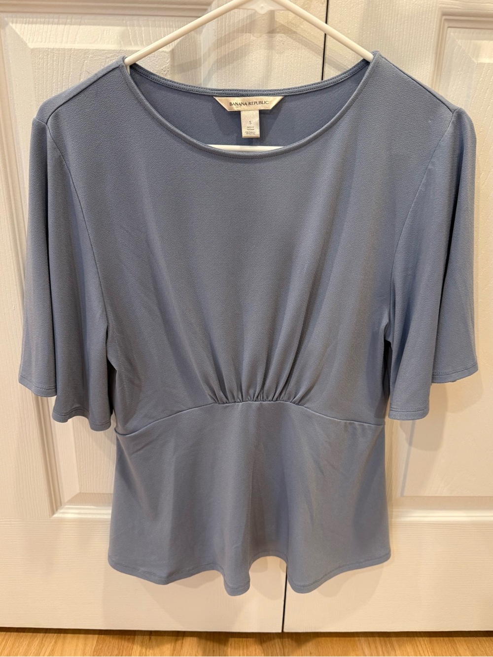 BANANA REPUBLIC women’s blue blouse size small with sleeves